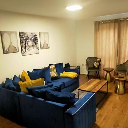 Impeccable 2-Bed House Apartment Лондон Екстериор снимка