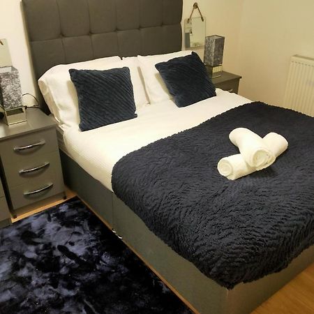 Impeccable 2-Bed House Apartment Лондон Екстериор снимка
