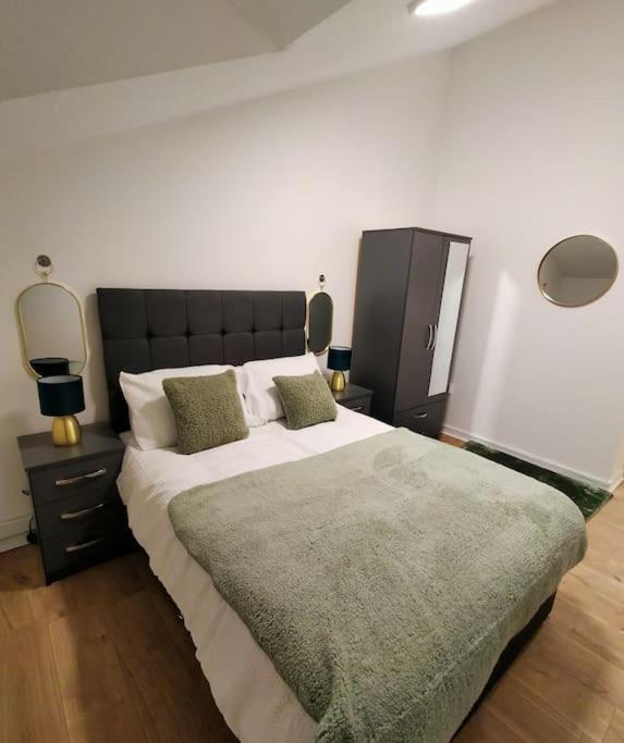 Impeccable 2-Bed House Apartment Лондон Екстериор снимка